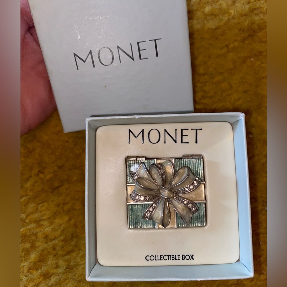 Monet Collectible Box - Picture 2 of 4